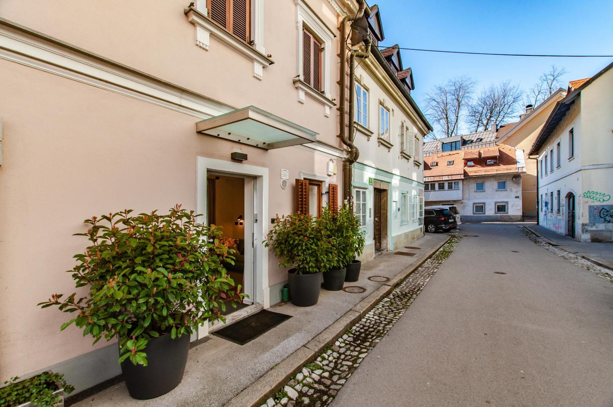 Six In The City Apartment, Любляна Экстерьер фото