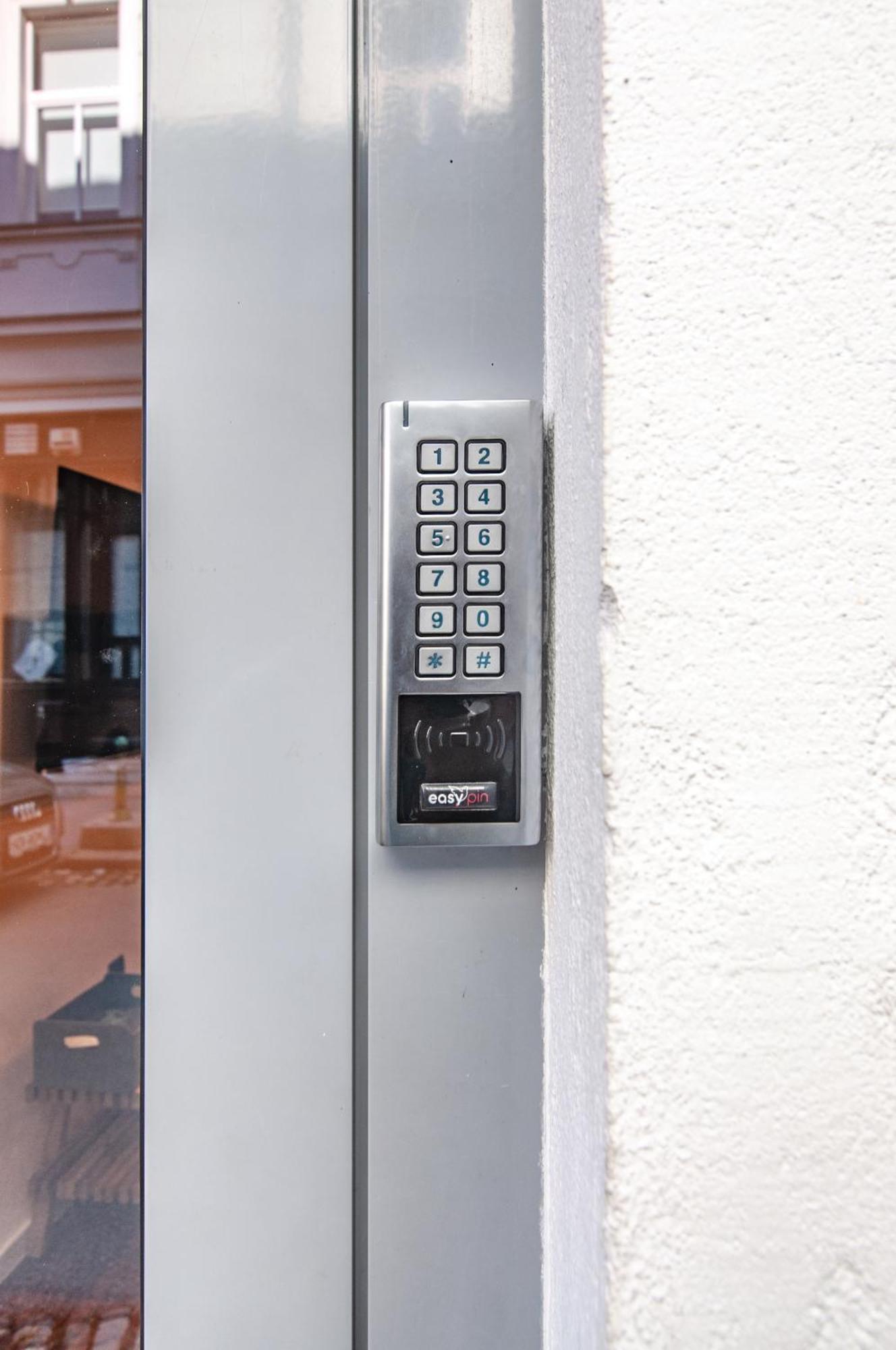 Six In The City Apartment, Любляна Экстерьер фото